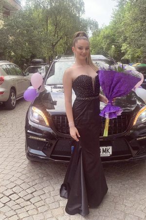 Бална рокля от сатен с камъни