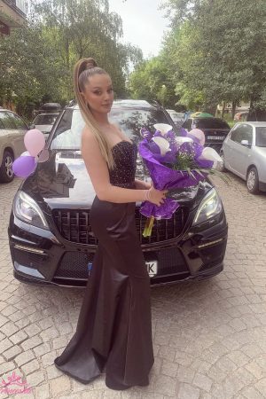 Бална рокля от сатен с камъни